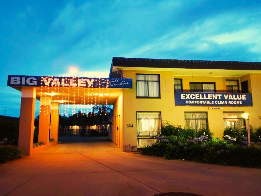 Big Valley Lakeside Paradise Motor Inn Shepparton Exteriér fotografie